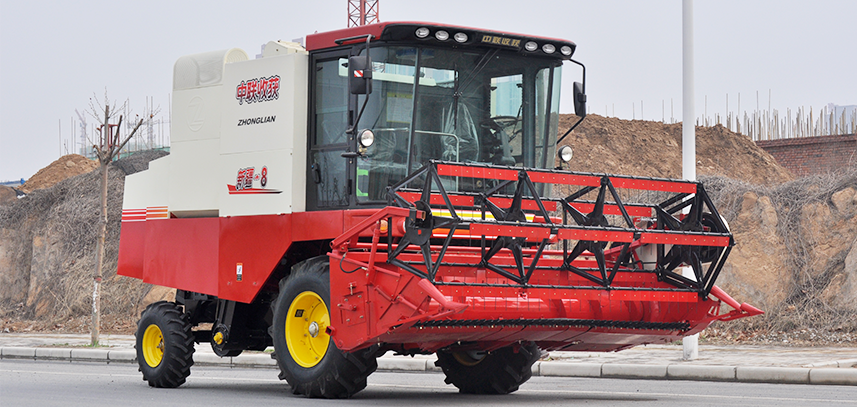 BG大游 新疆4LZ-8 自走式大豆收获机